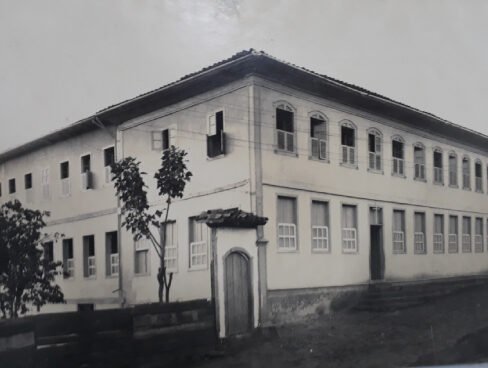 Foto do Colégio Nossa Senhora das Dores em Itabira/MG.