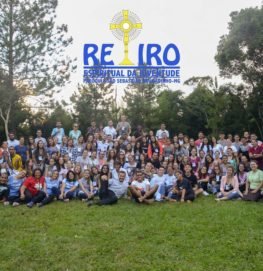 Jovens reunidos em Nova Lima