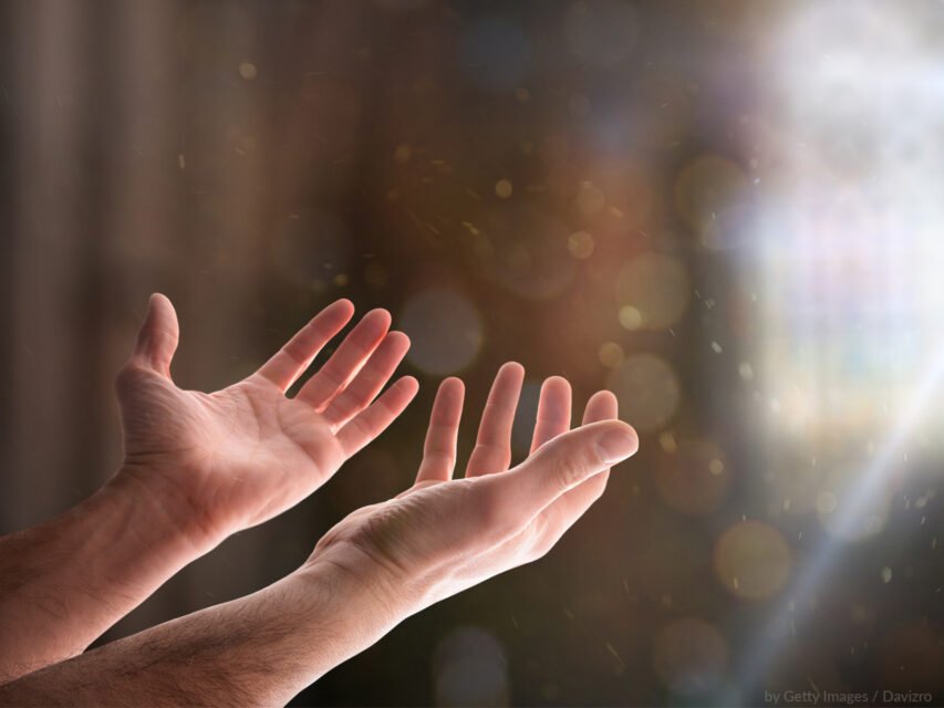 Mãos em oração